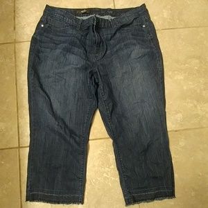 Simple Vera Wang capri